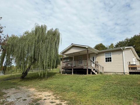 1327 Pinecrest Rd Jacksboro TN 37757