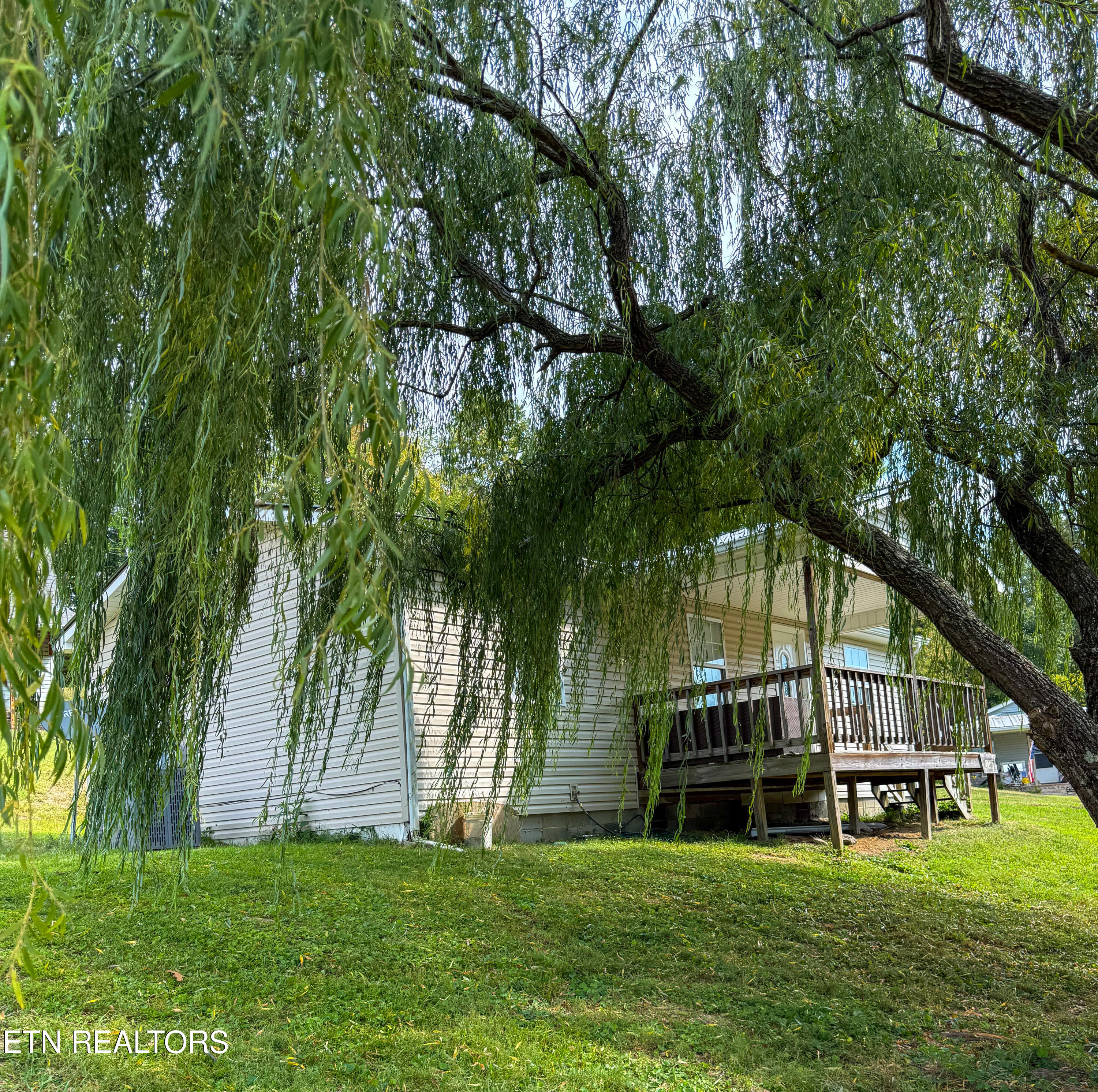 1327 Pinecrest Rd