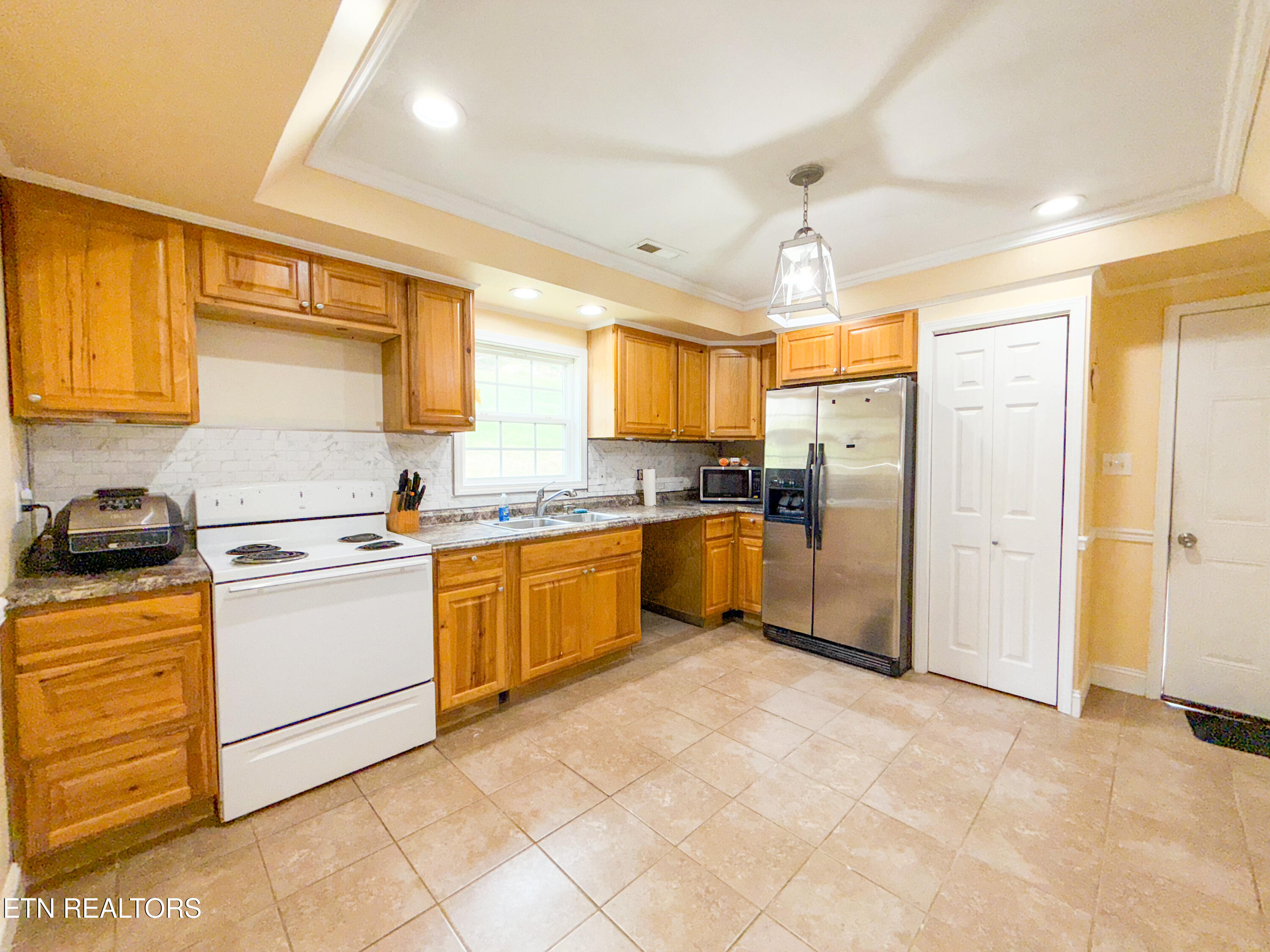 1327 Pinecrest Rd