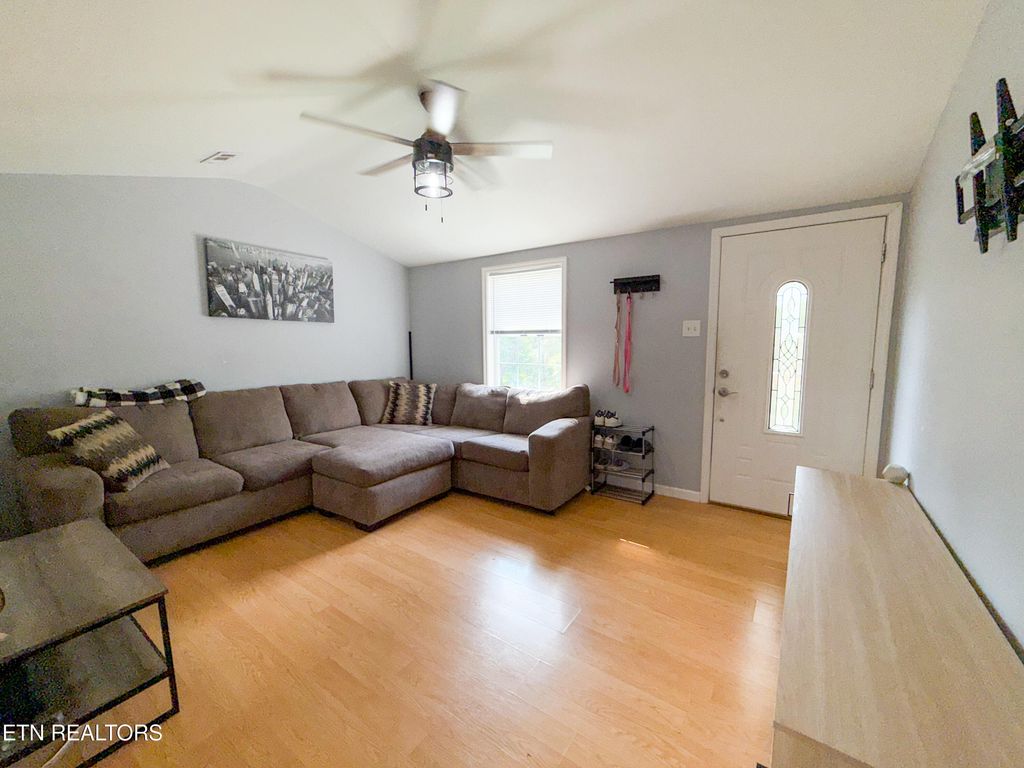 Photo of 1327 Pinecrest Rd, Jacksboro, TN 37757 (MLS # 1316288)