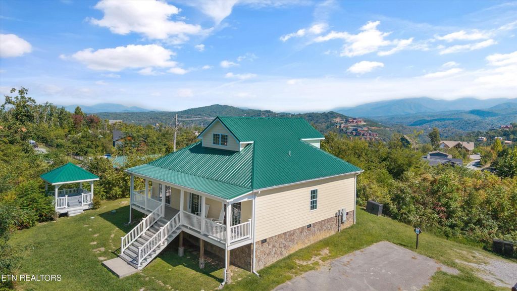 Photo of 807 Wattle Blossom Way, Gatlinburg, TN 37738 (MLS # 1317560)