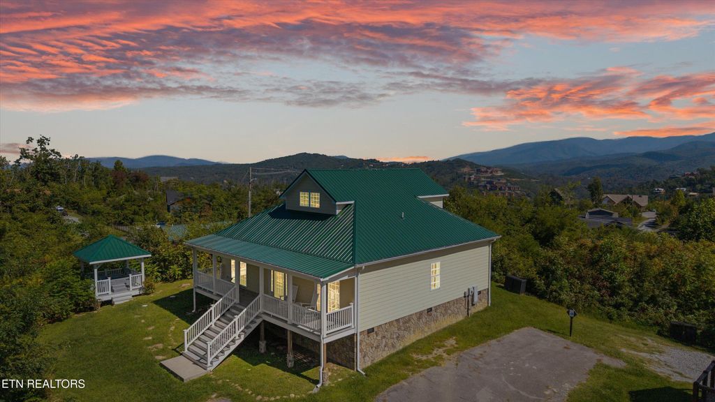 Photo of 807 Wattle Blossom Way, Gatlinburg, TN 37738 (MLS # 1317560)