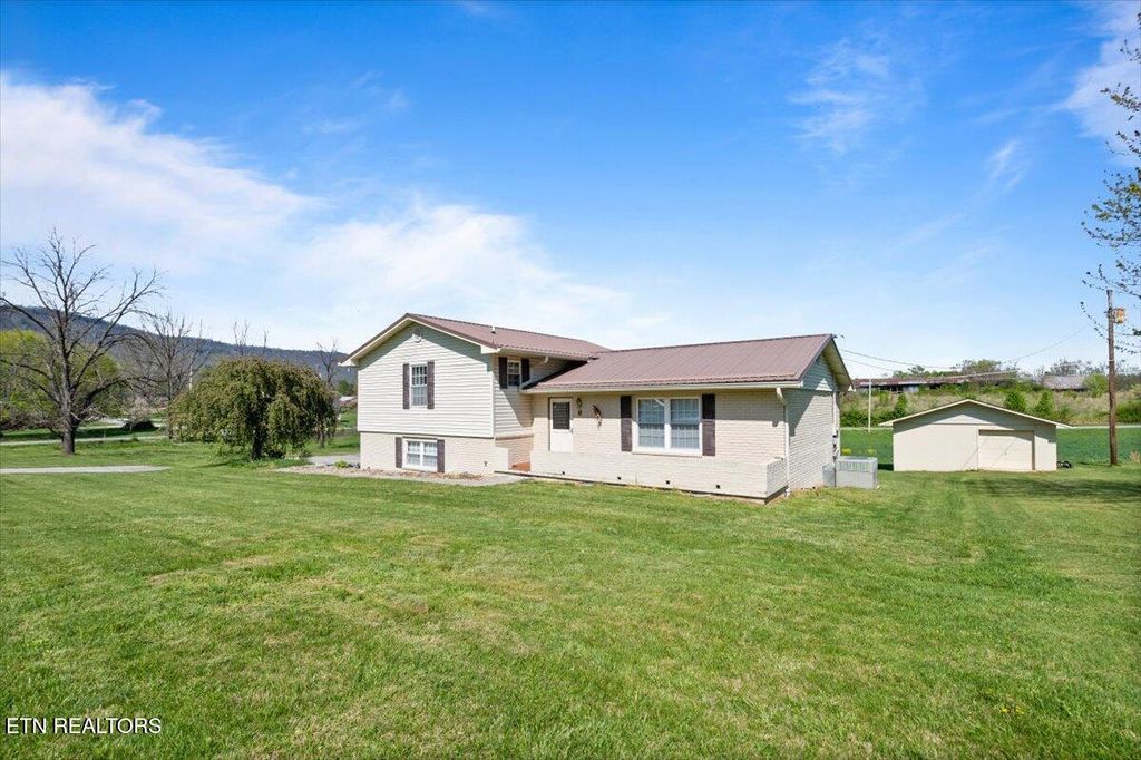 Photo of 121 E Village Circle, LaFollette, TN 37766 (MLS # 1297289)
