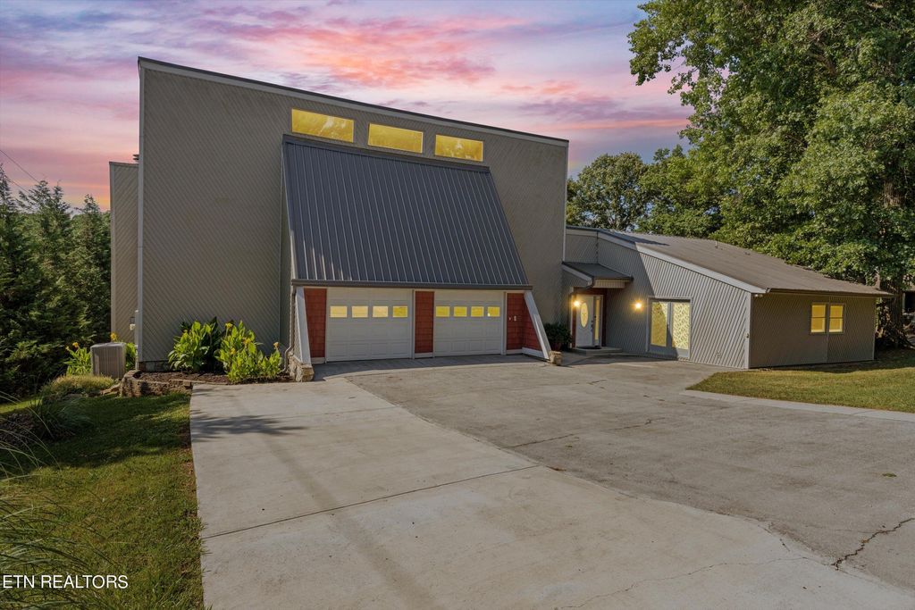 Photo of 4303 W Cove Drive, Louisville, TN 37777 (MLS # 1269179)