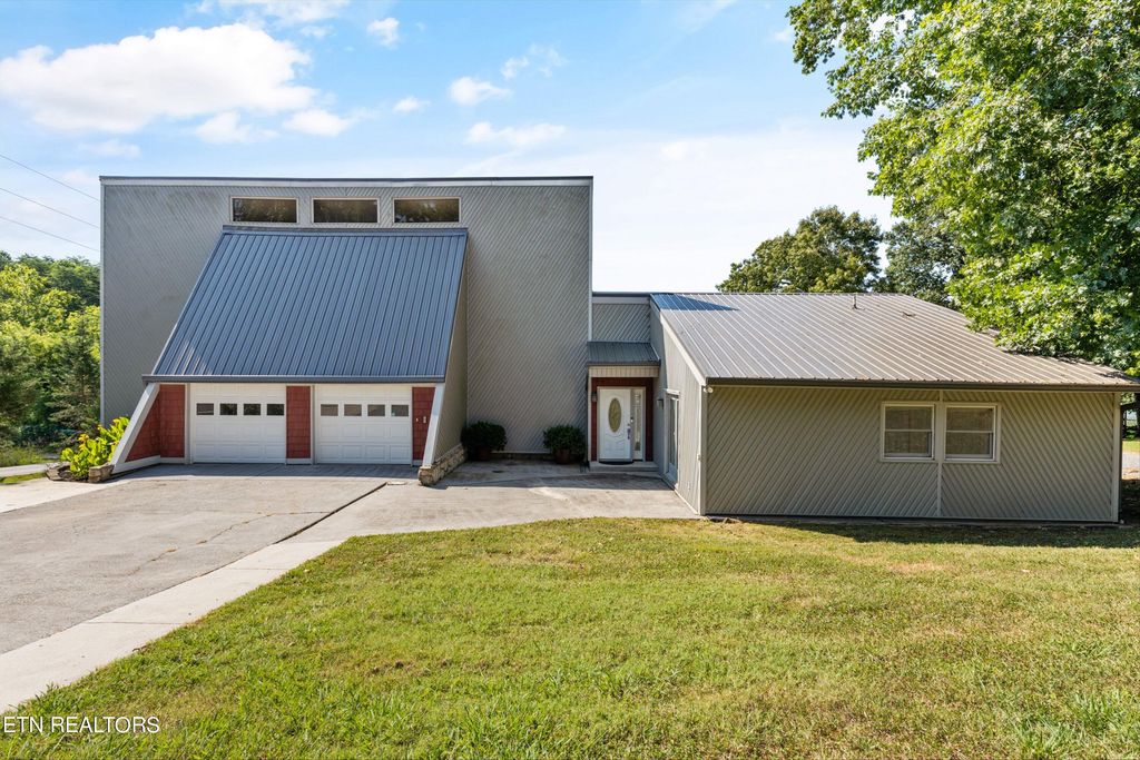 Photo of 4303 W Cove Drive, Louisville, TN 37777 (MLS # 1269179)