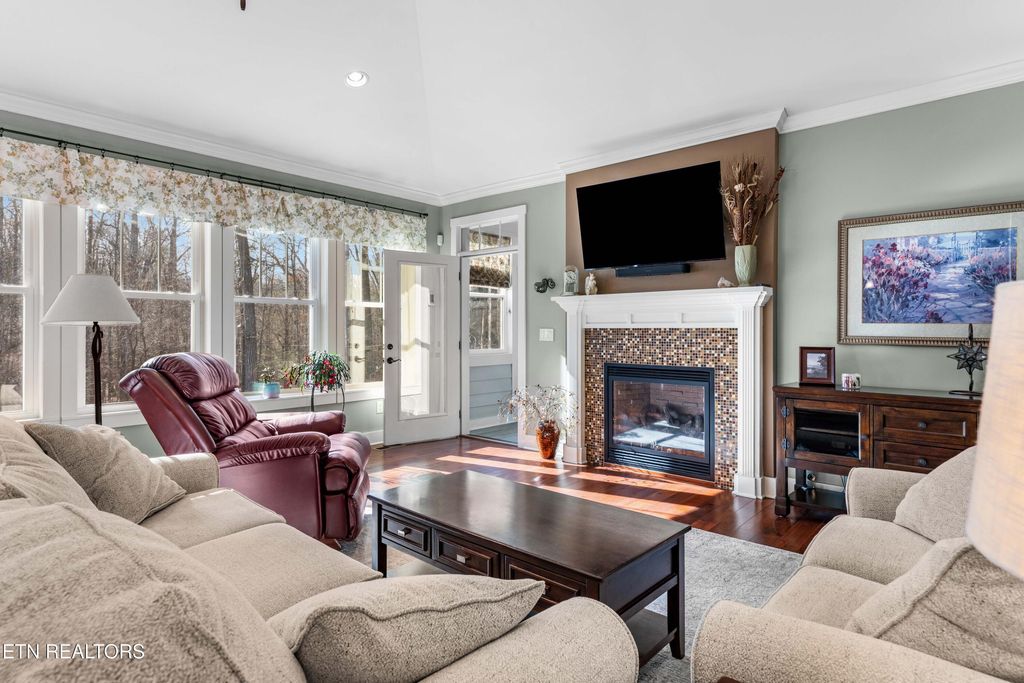 Photo of 180 E Shore Drive, Rockwood, TN 37854 (MLS # 1333104)