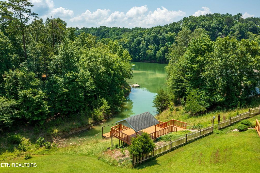 Photo of 922 Campfire Point, Dandridge, TN 37725 (MLS # 1305982)