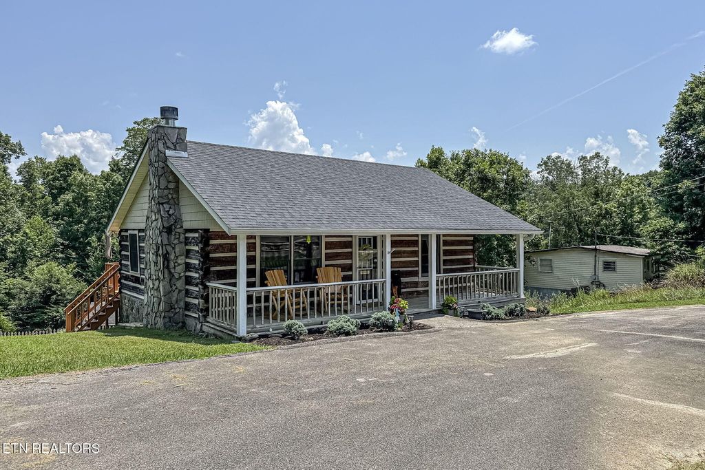 Photo of 922 Campfire Point, Dandridge, TN 37725 (MLS # 1305982)