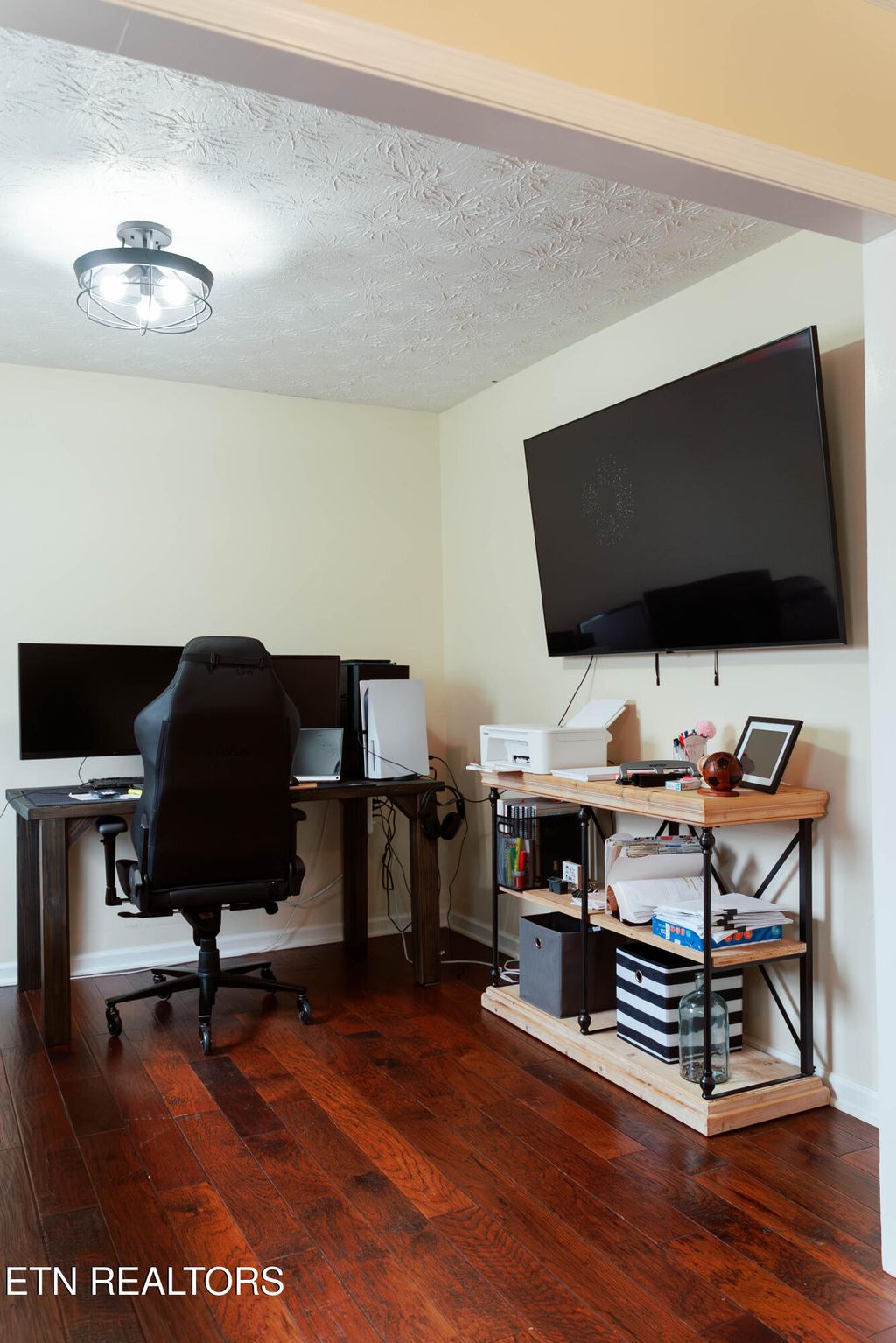 Photo of 5939 Wilkesboro Lane, Knoxville, TN 37912 (MLS # 1335058)