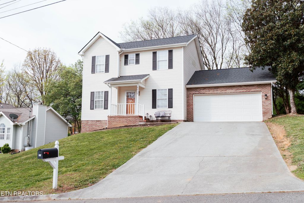 Photo of 5939 Wilkesboro Lane, Knoxville, TN 37912 (MLS # 1335058)