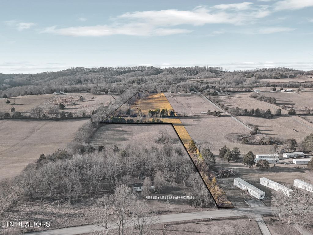 Photo of 327 Thompson Rd, Madisonville, TN 37354 (MLS # 1332047)