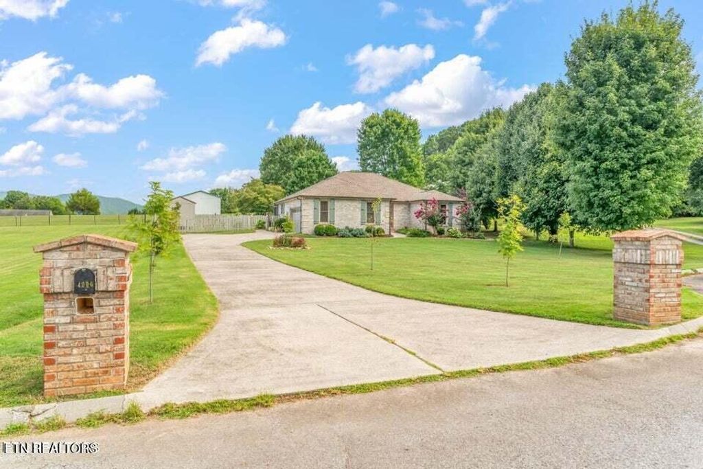 Photo of 4006 Floyd Drive, Maryville, TN 37804 (MLS # 1325721)