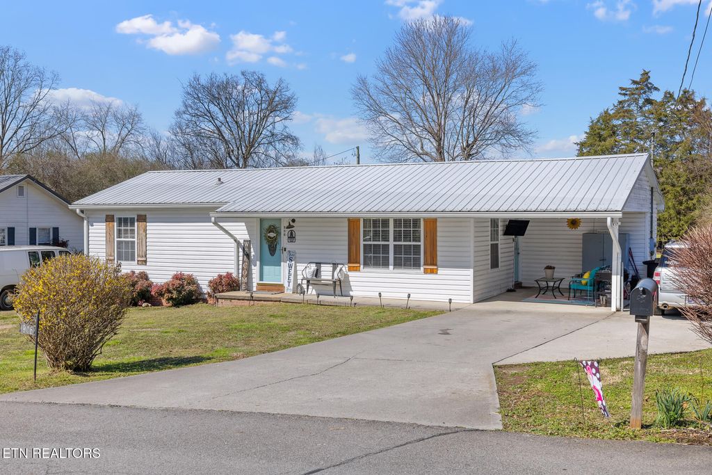 Photo of 906 Boaz St, Athens, TN 37303 (MLS # 1330986)