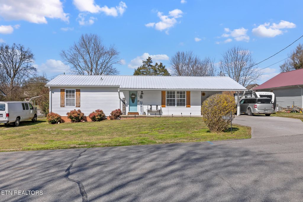 Photo of 906 Boaz St, Athens, TN 37303 (MLS # 1330986)