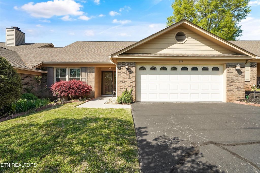 Photo of 914 Jamestown Way, Maryville, TN 37803 (MLS # 1336235)