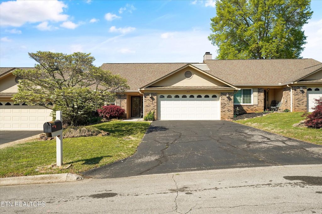Photo of 914 Jamestown Way, Maryville, TN 37803 (MLS # 1336235)