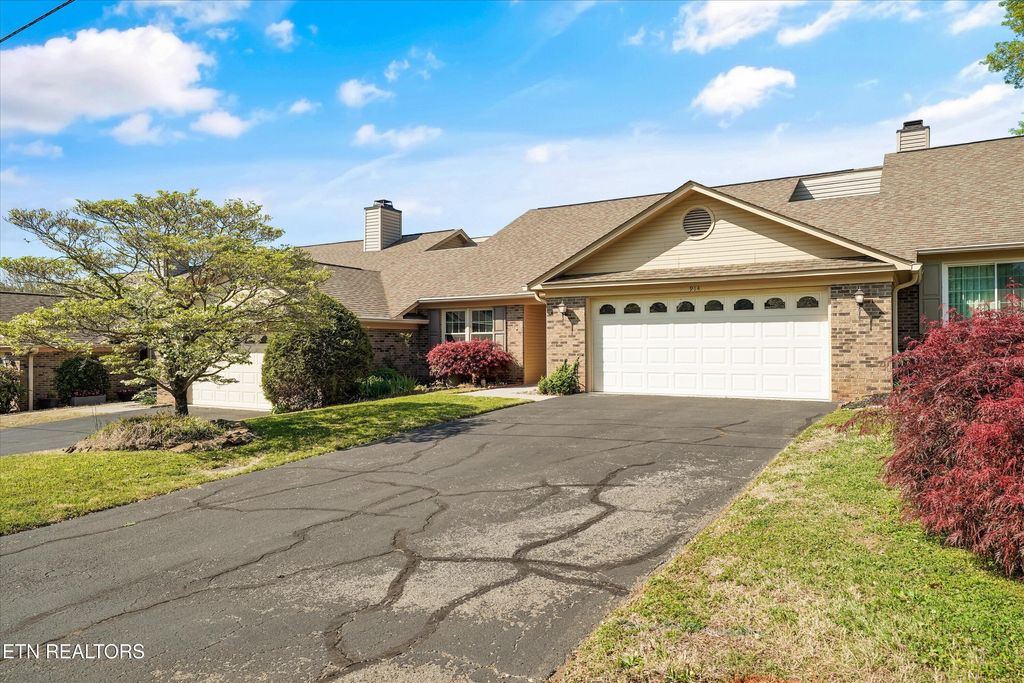 Photo of 914 Jamestown Way, Maryville, TN 37803 (MLS # 1336235)