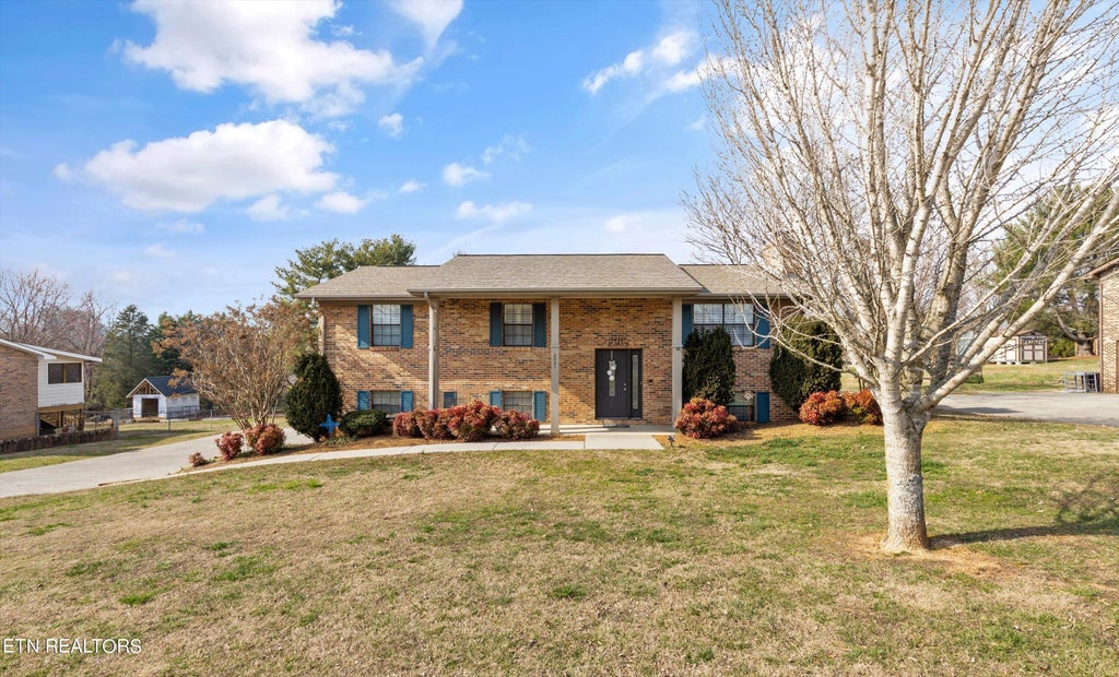 Photo of 3021 W Hills Drive, Maryville, TN 37803 (MLS # 1253693)