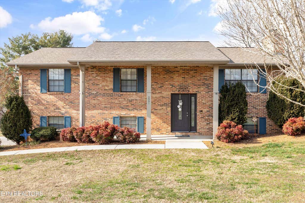 Photo of 3021 W Hills Drive, Maryville, TN 37803 (MLS # 1253693)