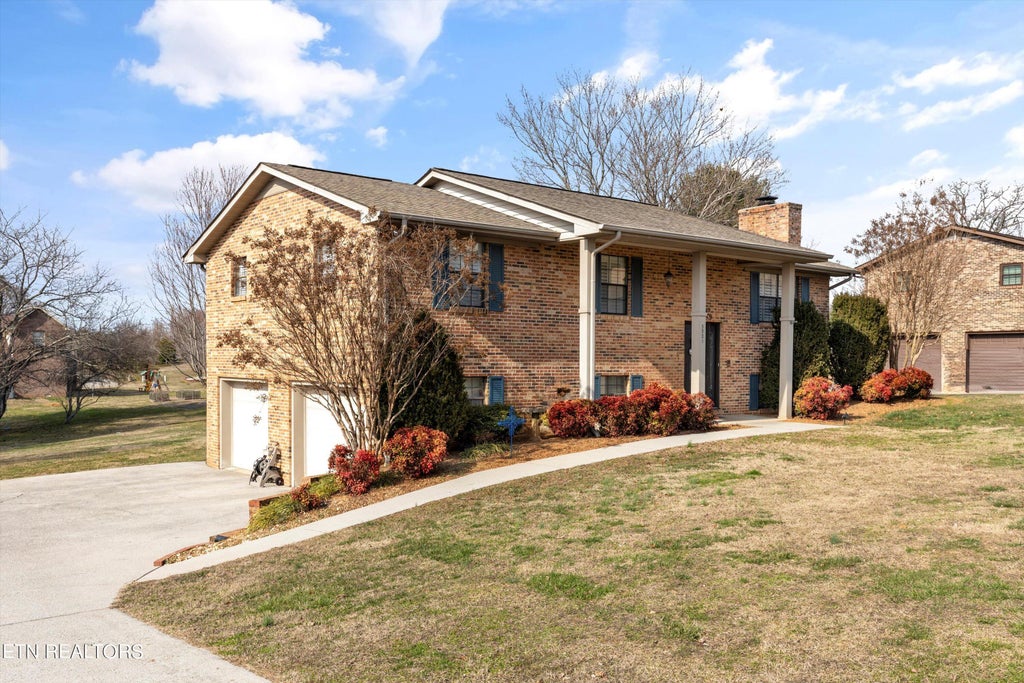 Photo of 3021 W Hills Drive, Maryville, TN 37803 (MLS # 1253693)