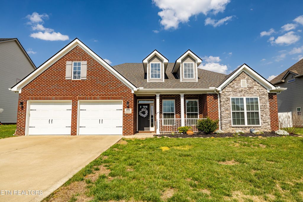 Photo of 908 Brookwood Lane, Maryville, TN 37801 (MLS # 1334498)