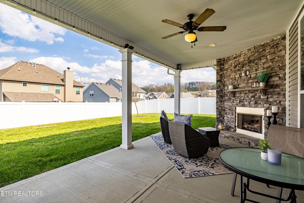 Photo of 908 Brookwood Lane, Maryville, TN 37801 (MLS # 1334498)