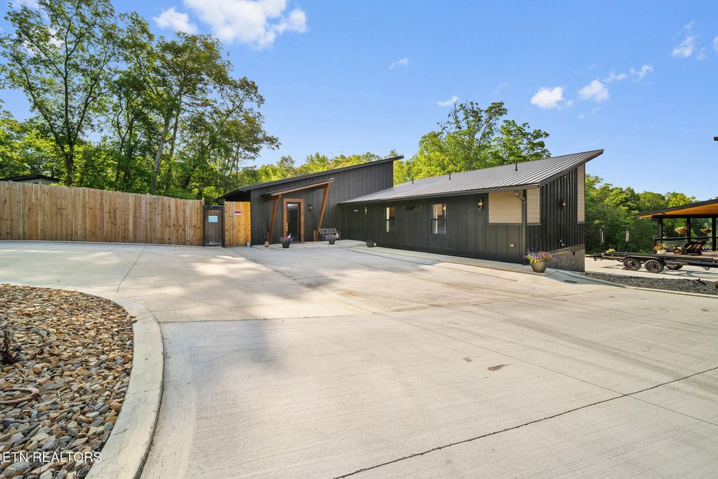 Photo of 24662472 McQueen Way, Sevierville, TN 37876 (MLS # 1328207)