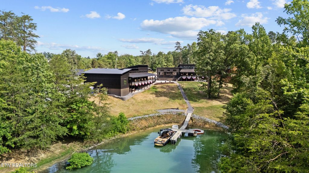 Photo of 24662472 McQueen Way, Sevierville, TN 37876 (MLS # 1328207)