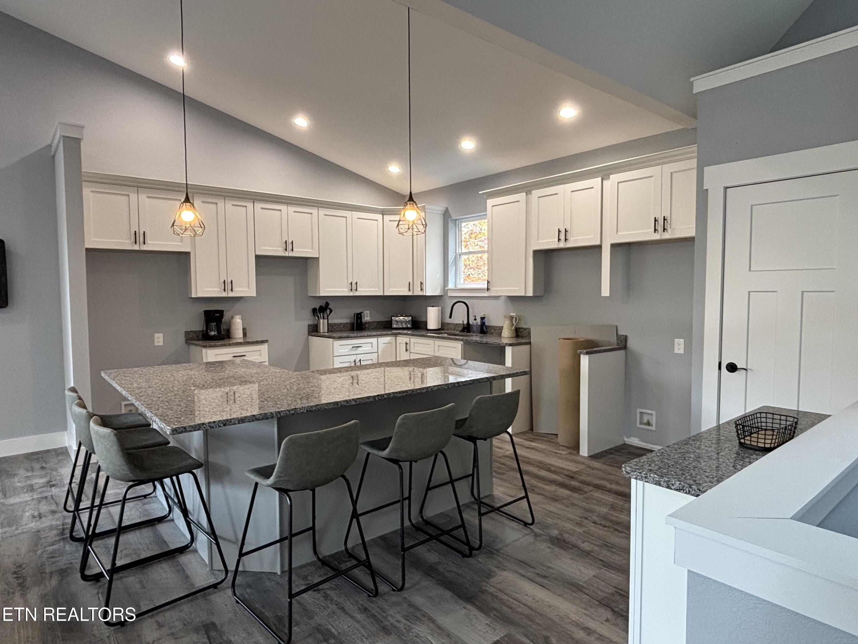 176 Flat Hollow Marina Rd