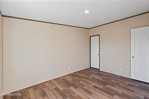 Tiny photo for 911 Summer St, Loudon, TN 37774 (MLS # 1327061)