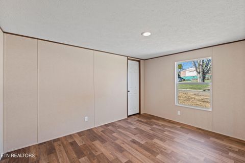 Tiny photo for 911 Summer St, Loudon, TN 37774 (MLS # 1327061)