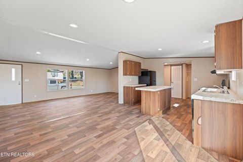 Tiny photo for 911 Summer St, Loudon, TN 37774 (MLS # 1327061)