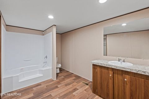 Tiny photo for 911 Summer St, Loudon, TN 37774 (MLS # 1327061)