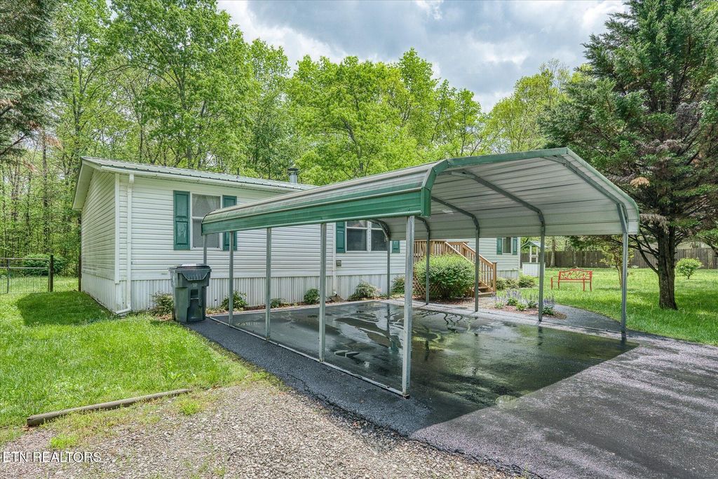 Photo of 6028 Loch Loosa Drive, Crossville, TN 38572 (MLS # 1331320)