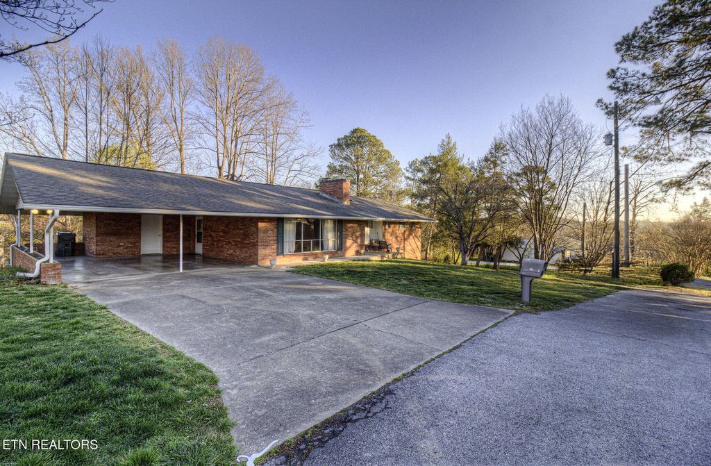 Photo of 211 N Riverview Circle, Sevierville, TN 37862 (MLS # 1294078)