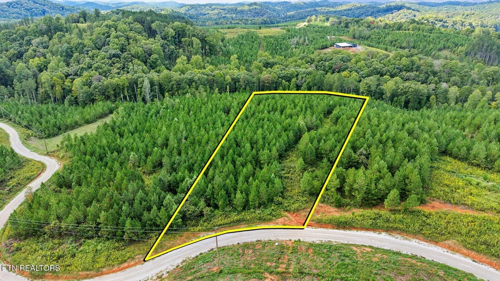 Photo of 2067 Winding Trail Trl, Vonore, TN 37885 (MLS # 1357061)