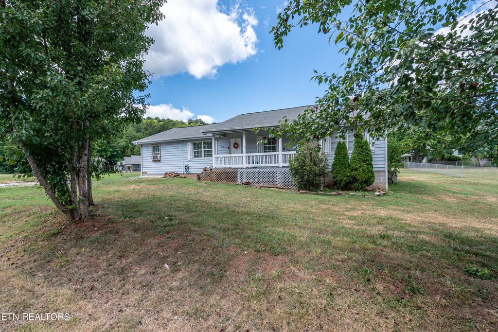 Photo of 105 Lovin Farm Rd, Vonore, TN 37885 (MLS # 1269274)