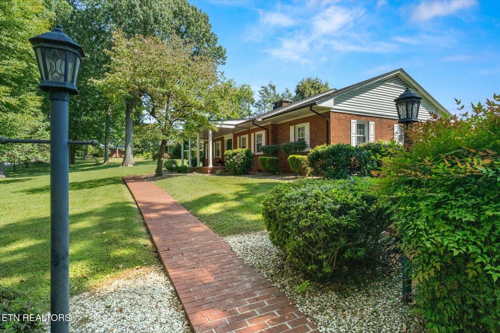 Photo of 1670 Oak St, Morristown, TN 37813 (MLS # 1312355)