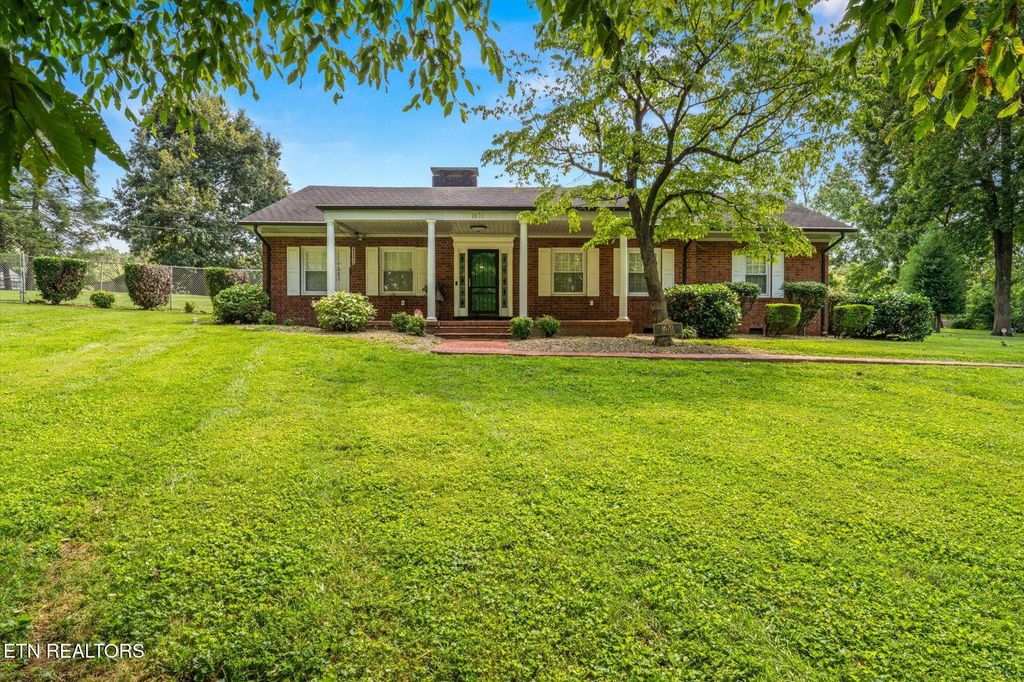 Photo of 1670 Oak St, Morristown, TN 37813 (MLS # 1312355)