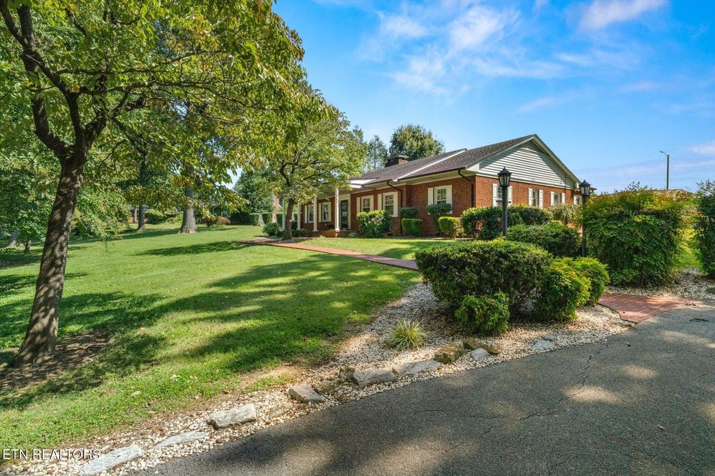 Photo of 1670 Oak St, Morristown, TN 37813 (MLS # 1312355)