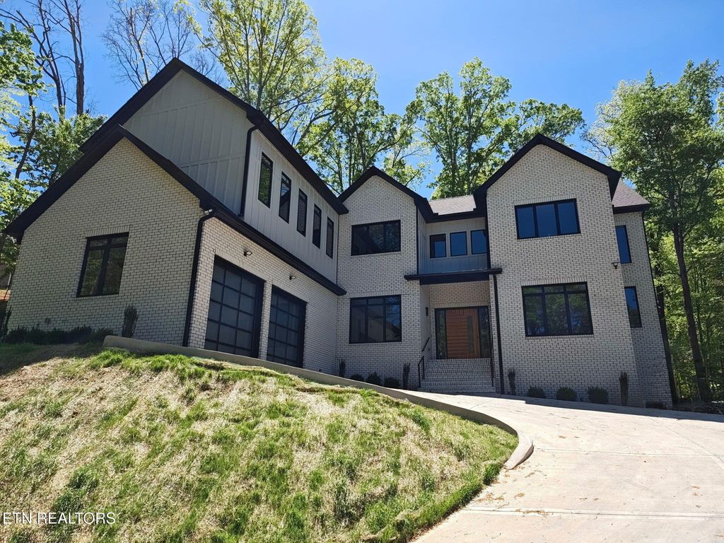 Photo of 1135 Oak Chase Blvd, Lenoir City, TN 37772 (MLS # 1337425)