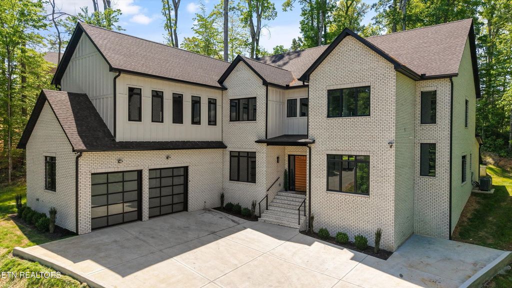 Photo of 1135 Oak Chase Blvd, Lenoir City, TN 37772 (MLS # 1337425)