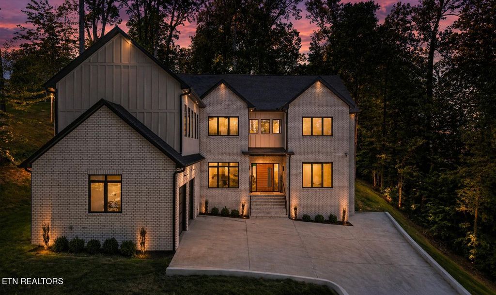 Photo of 1135 Oak Chase Blvd, Lenoir City, TN 37772 (MLS # 1337425)