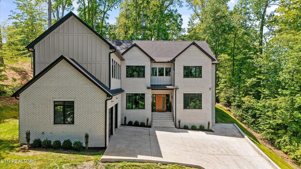 Photo of 1135 Oak Chase Blvd, Lenoir City, TN 37772 (MLS # 1337425)