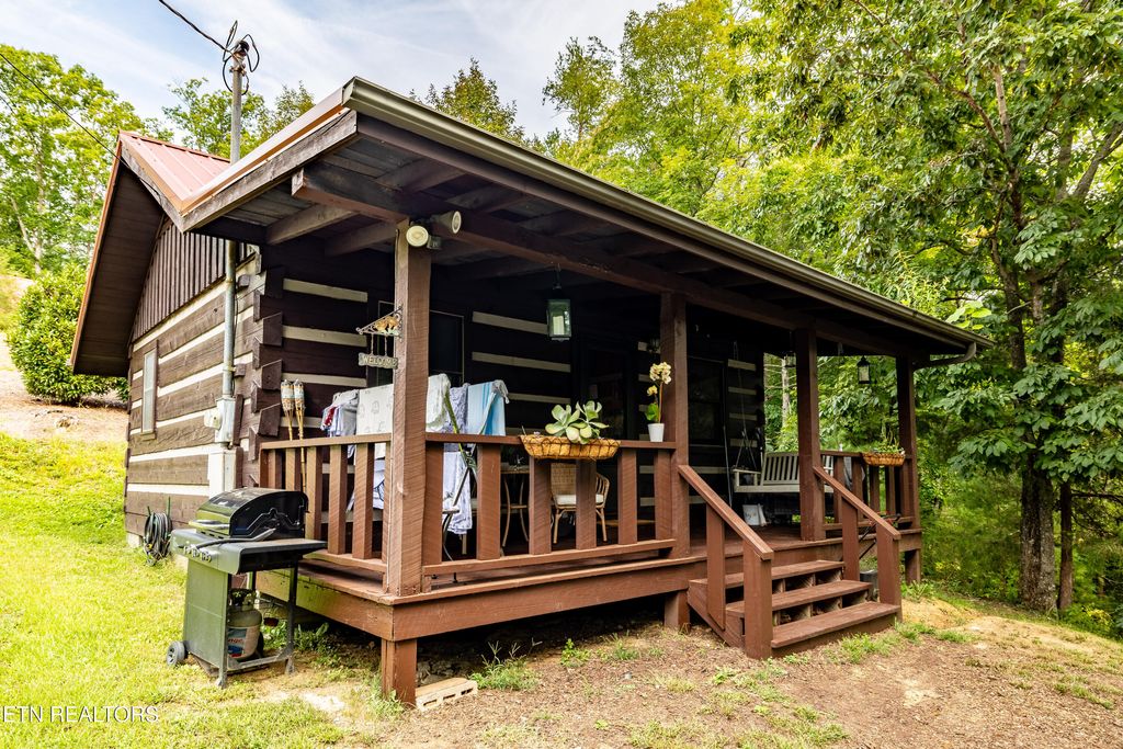 Photo of 125 White Oak Lane, Townsend, TN 37882 (MLS # 1291544)