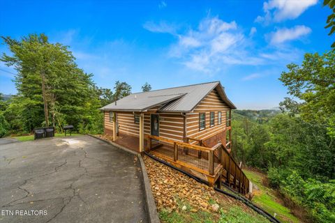 Photo of 2037 Mccarter Drive, Sevierville, TN 37862 (MLS # 1323913)
