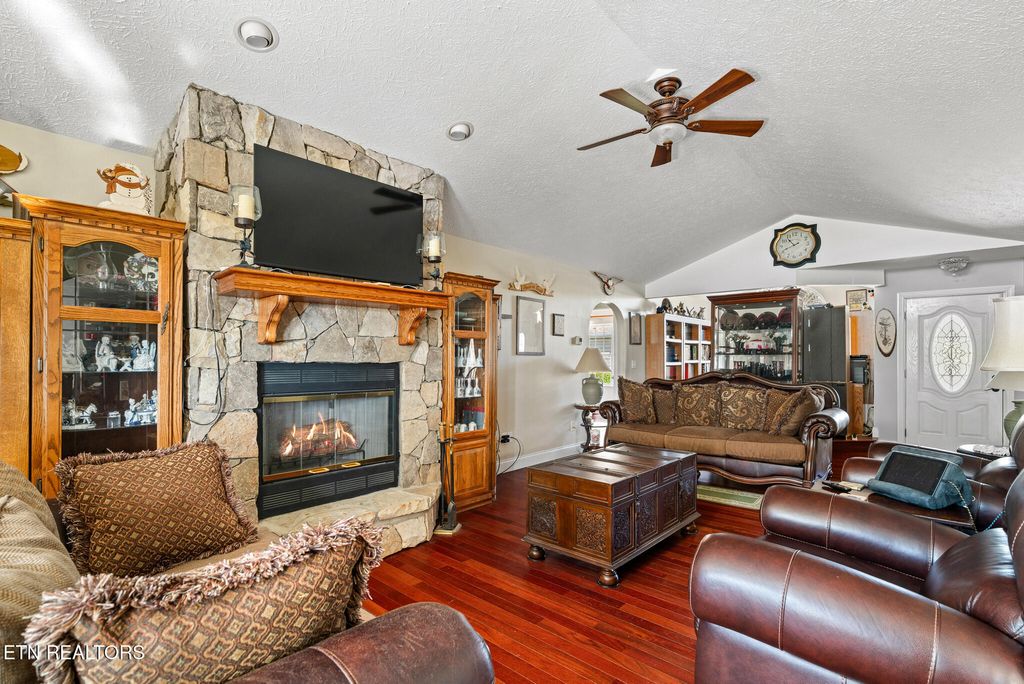 Photo of 1339 Jim Fain Rd, Sevierville, TN 37876 (MLS # 1334401)