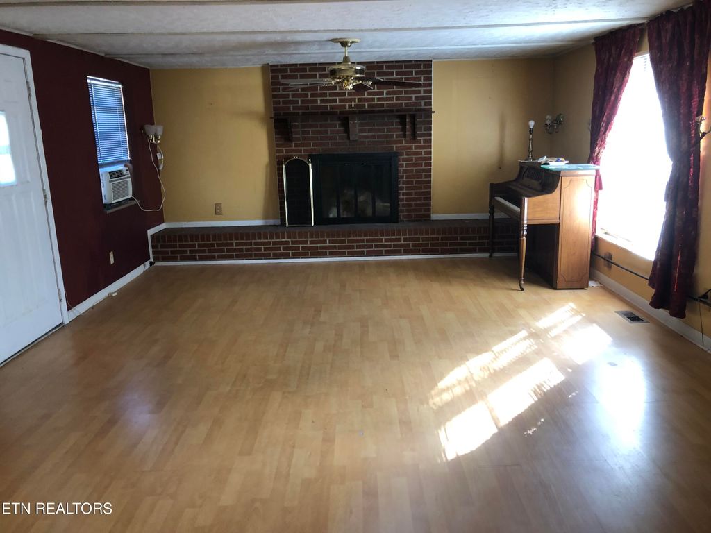 Photo of 238 Stephens Rd, Oliver Springs, TN 37840 (MLS # 1248848)