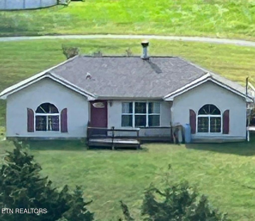 Photo of 129 Norfolk Circle, Harrogate, TN 37752 (MLS # 1326530)