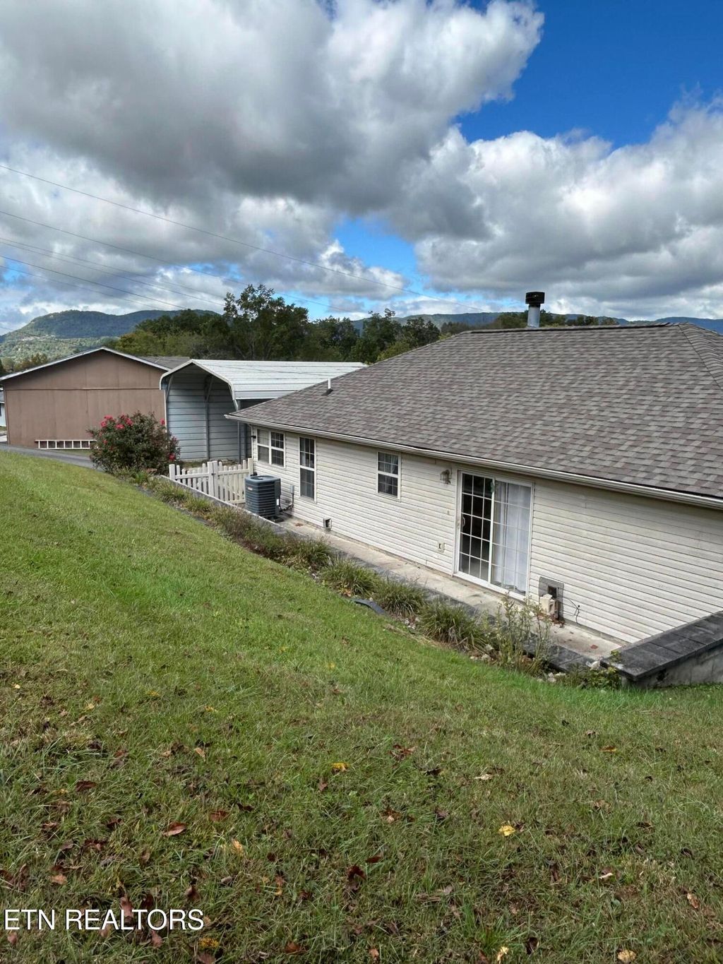 Photo of 129 Norfolk Circle, Harrogate, TN 37752 (MLS # 1326530)